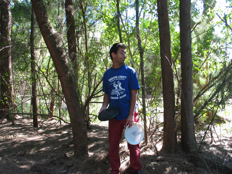 [picture: me and amy at disc golf, nov 29, 2003]