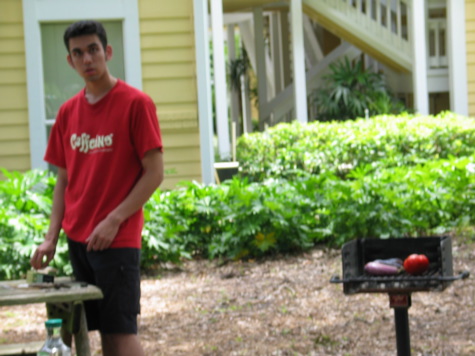 [picture: jul04-neilclosebbq.jpg]