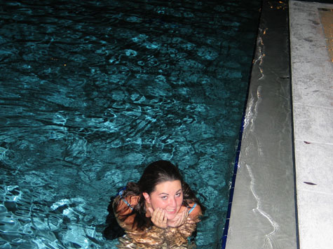 [picture: kim in the pool]